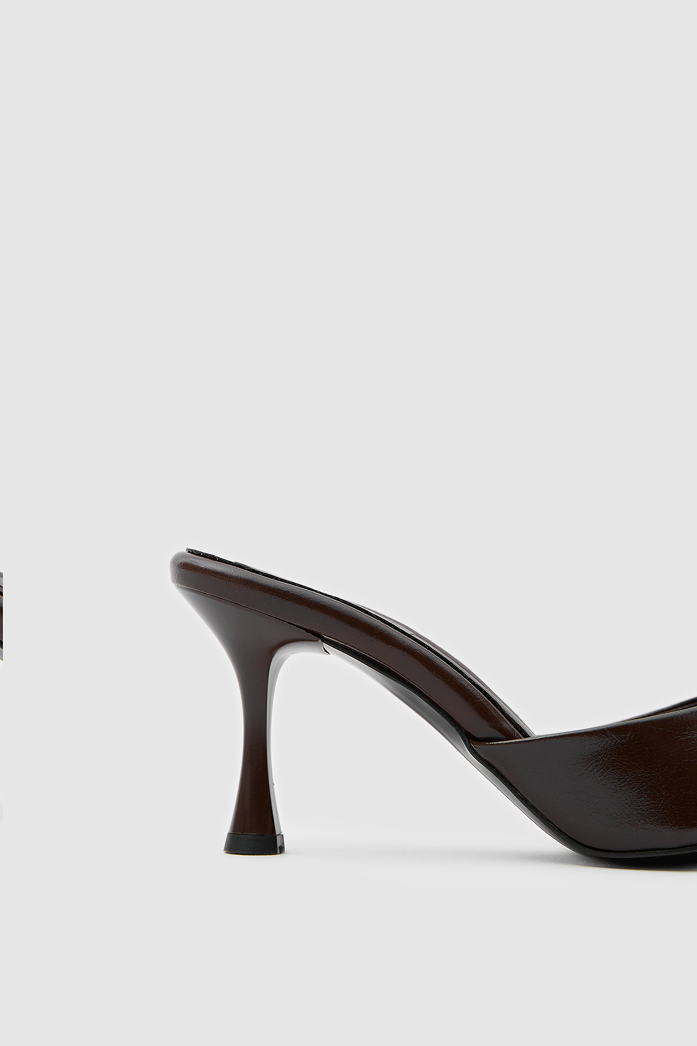 SUVEA Minimal Shape Heels
