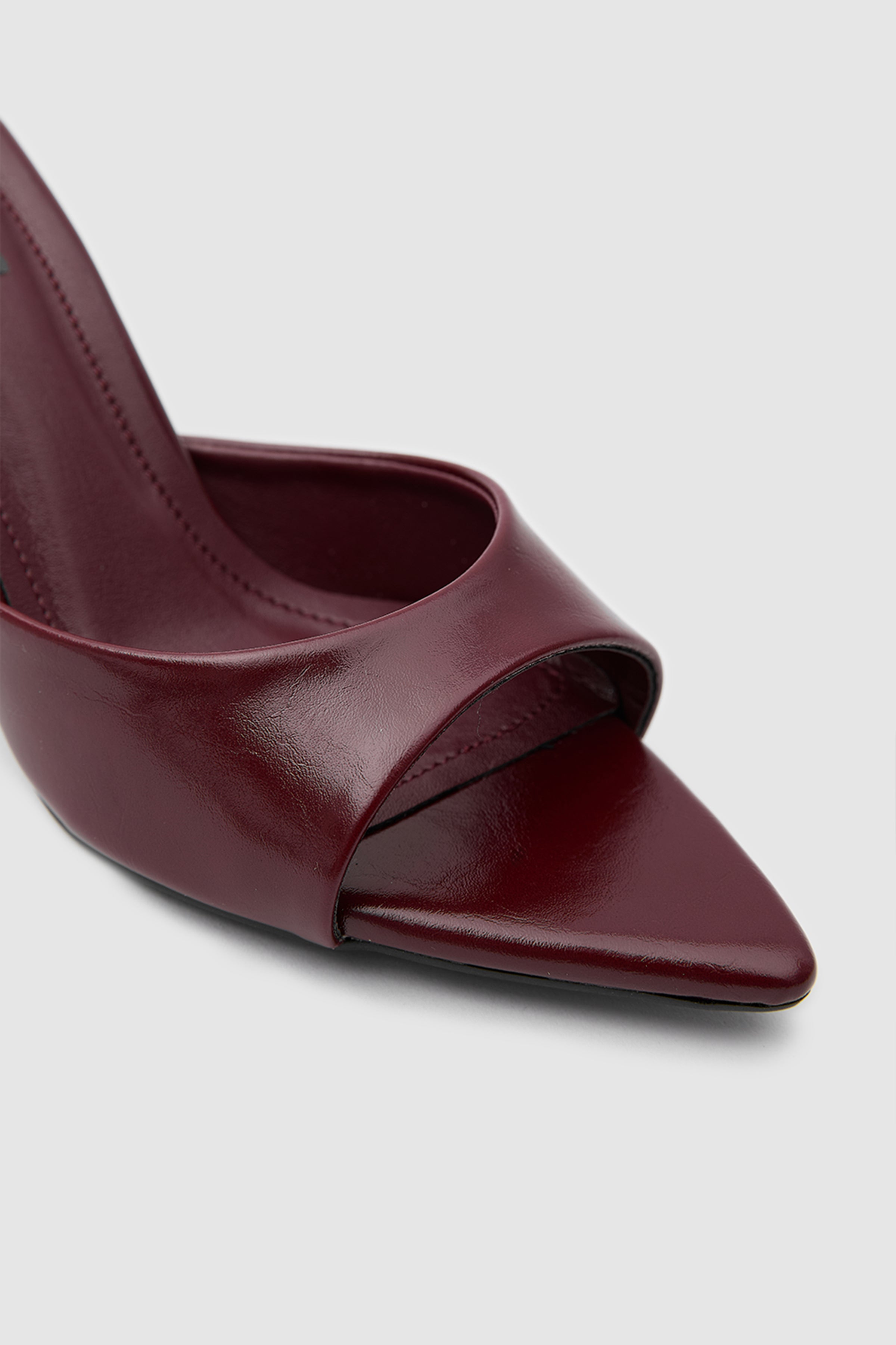 SUVEA Minimal Shape Heels
