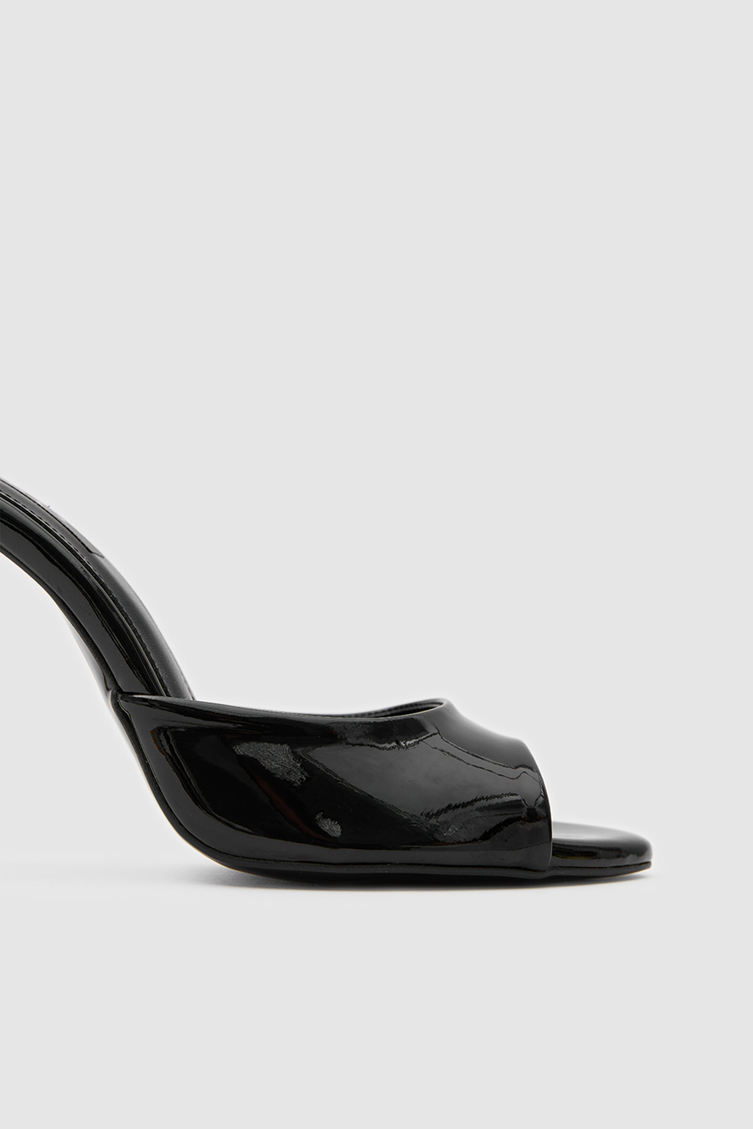 SUVEA Essential Shape Luxe Heels