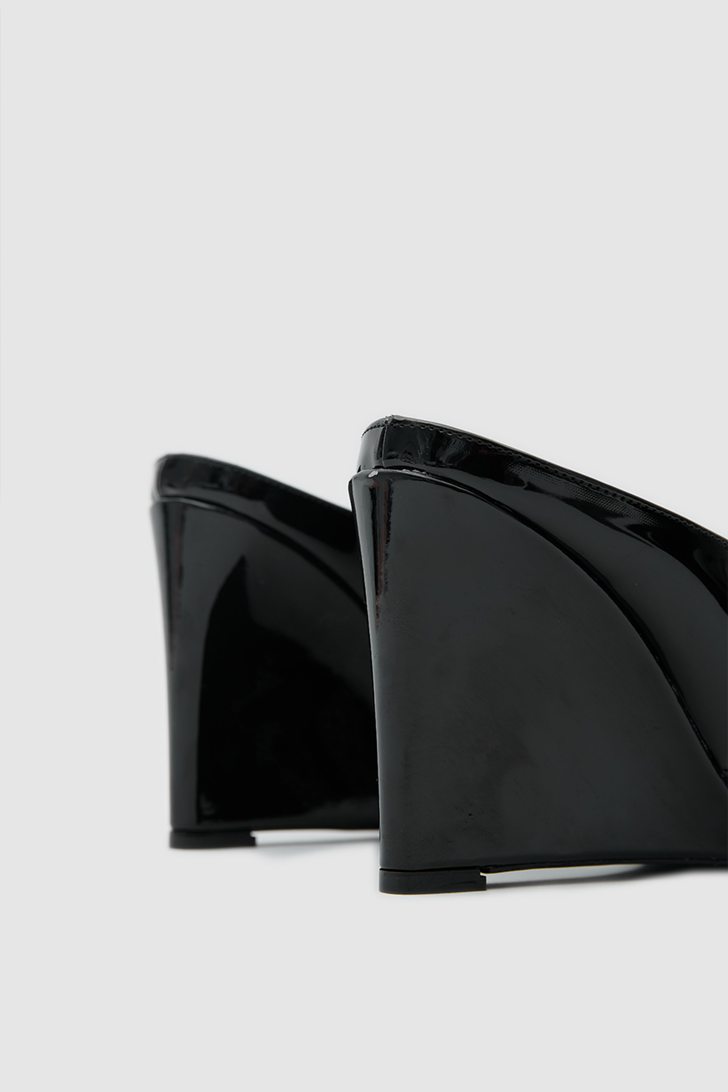 SUVEA CYRA Wedge Mule