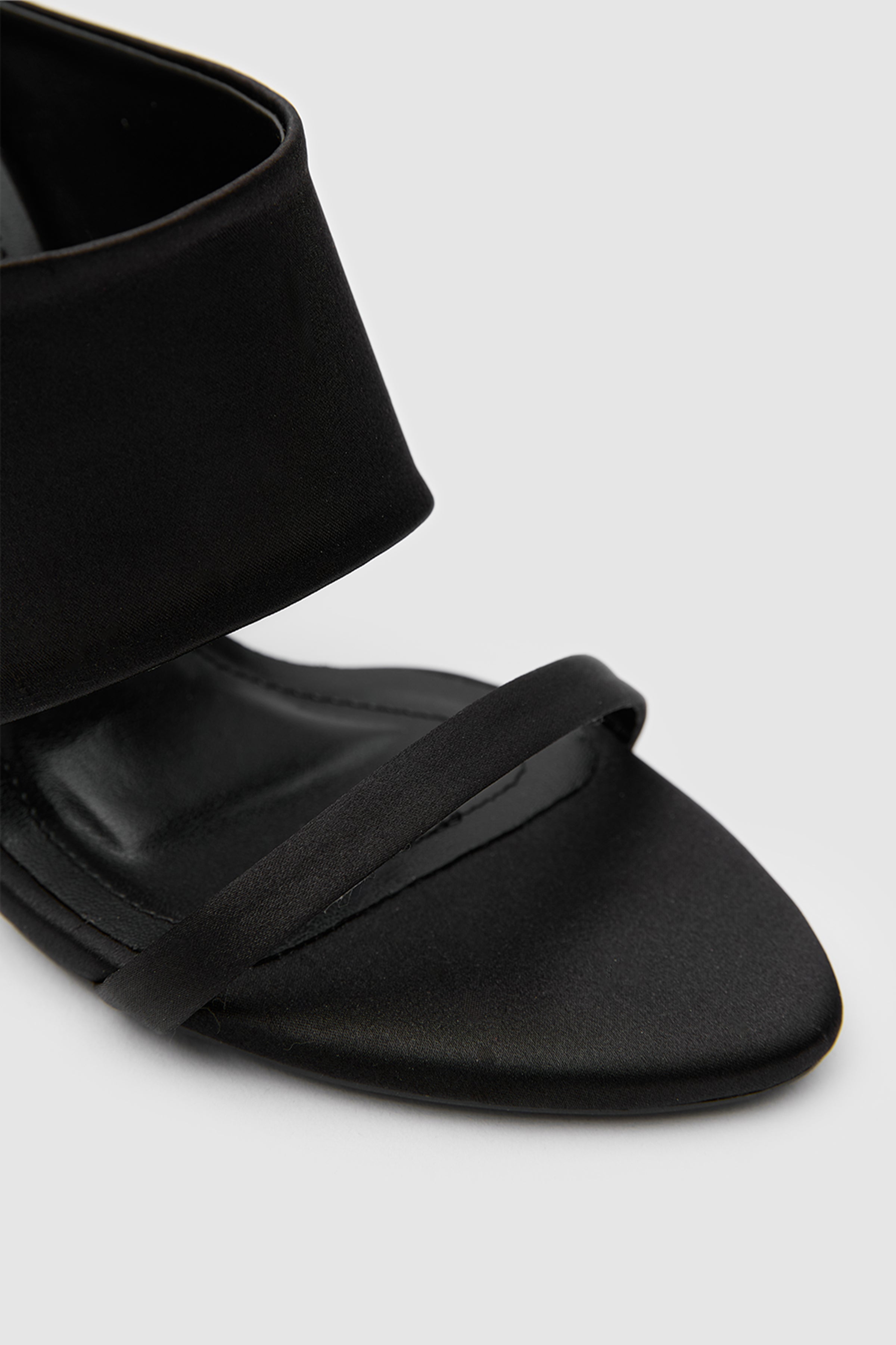 SUVEA C Shape Luxe Heels