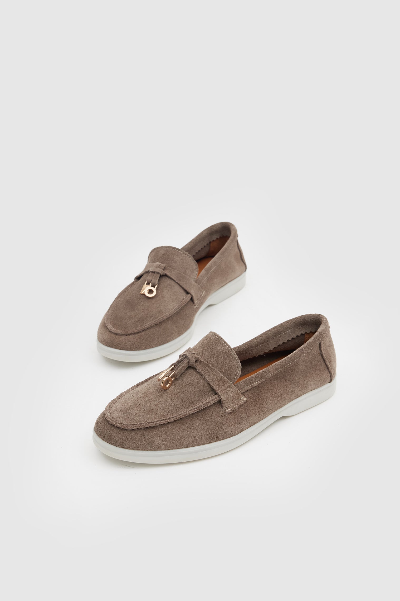 OGGO SUVEA SÜET HAKİKİ DERİ AKSESUARLI FLOTER