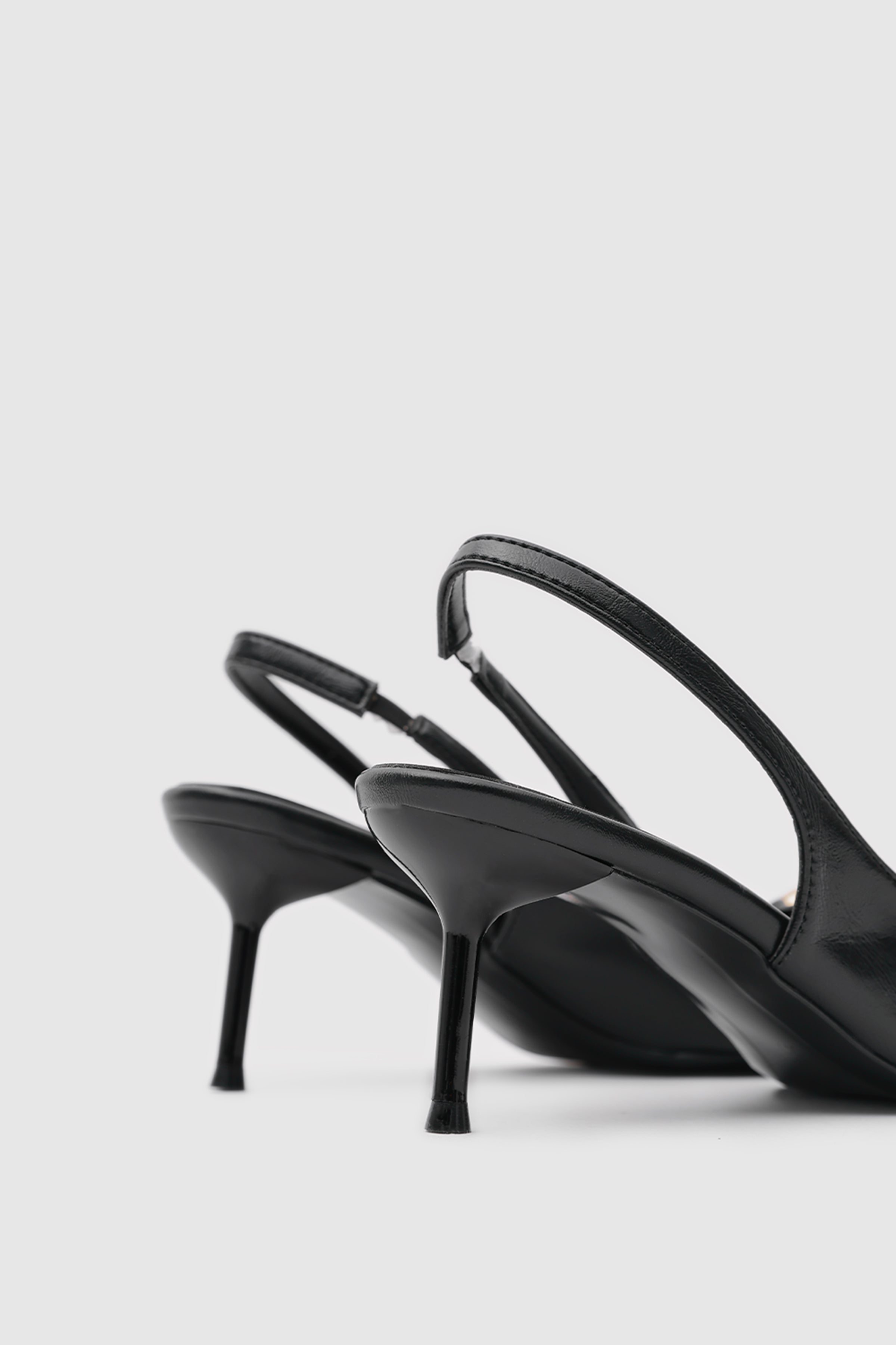 SUVEA AUREA Leather Slingback Heel