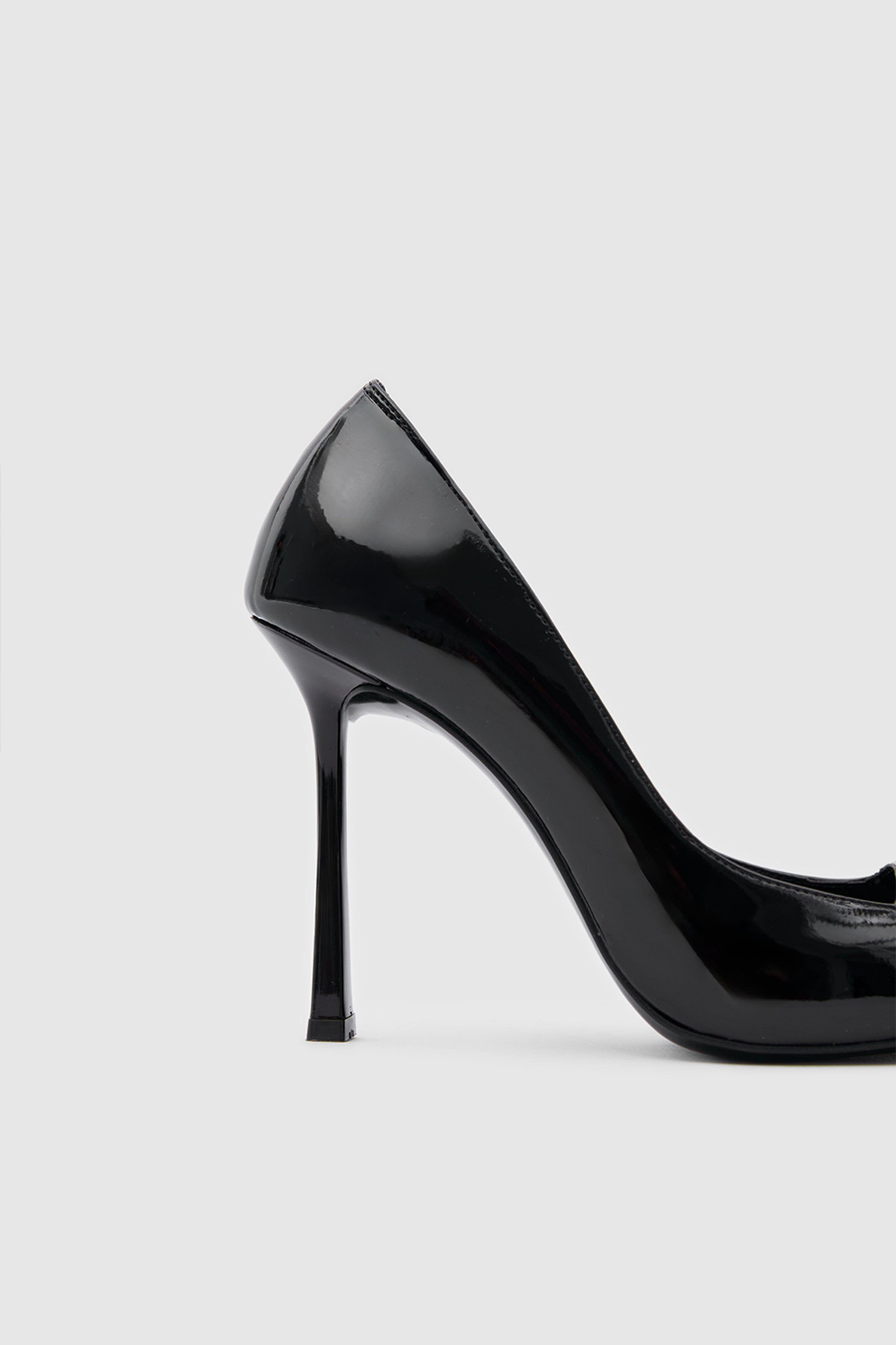 SUVEA AVEN Patent Leather Stiletto