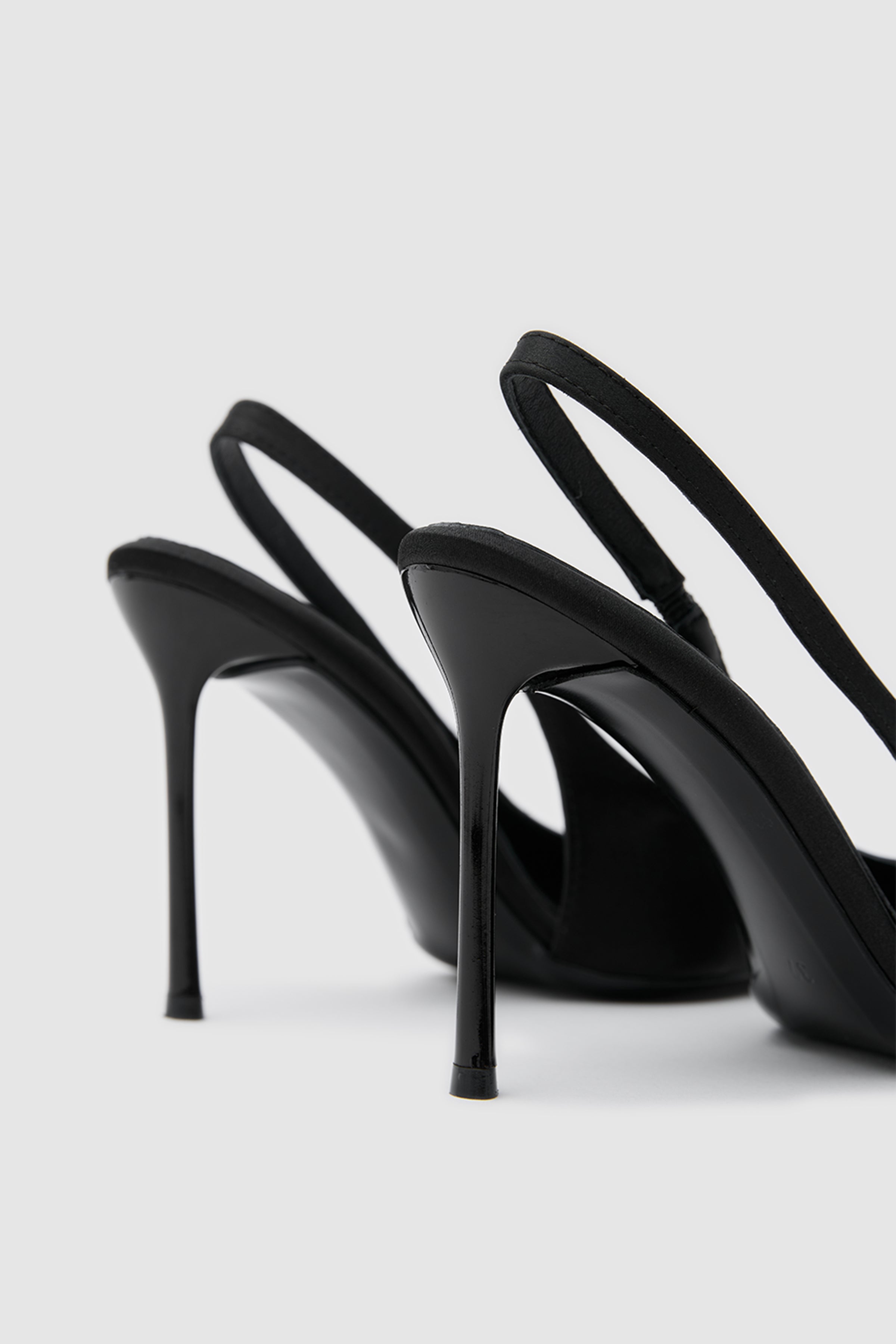 SUVEA VIREL Patent Slingback Heel