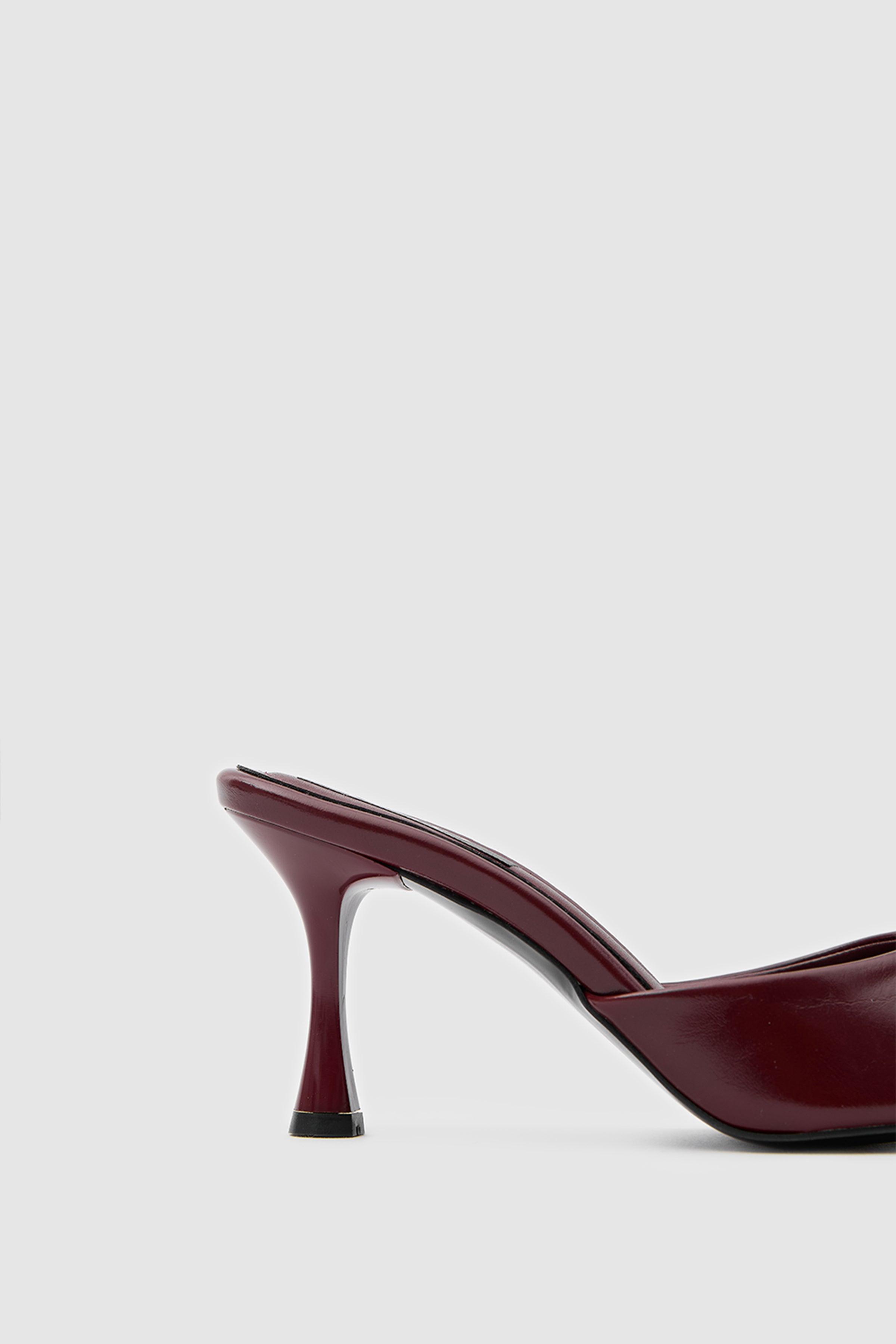 SUVEA Minimal Shape Heels