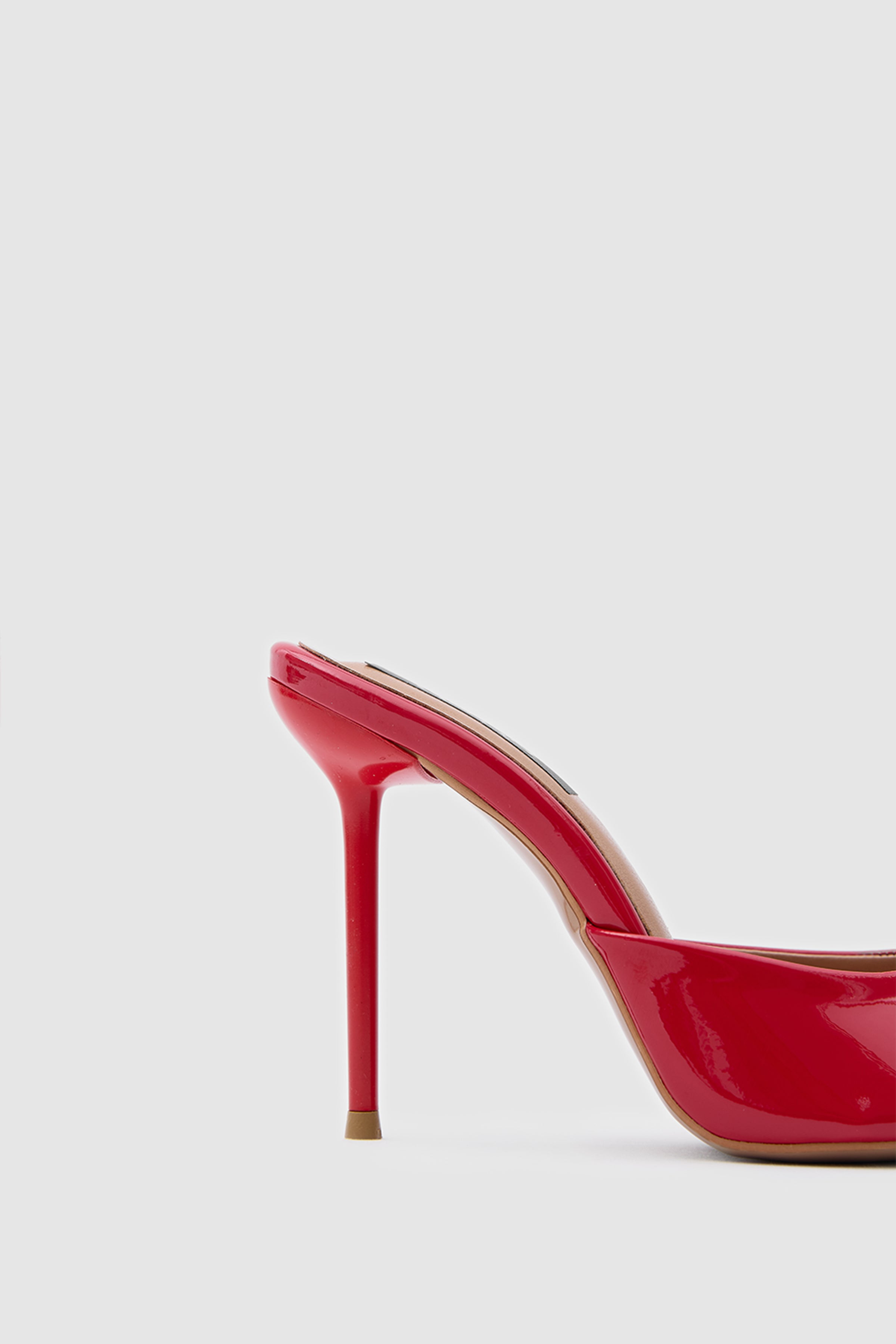 SUVEA Essential Shape Luxe Heels