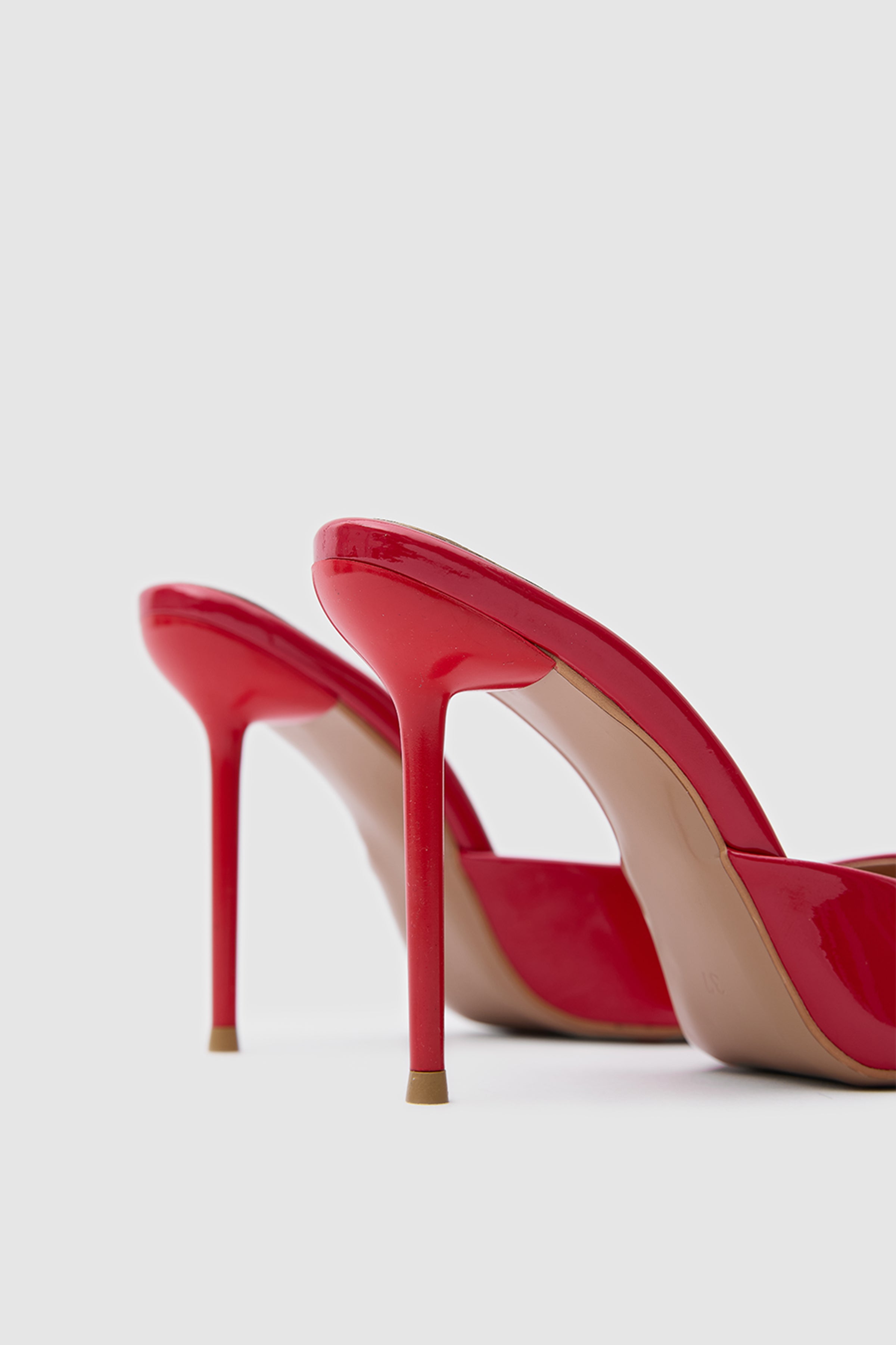 SUVEA Essential Shape Luxe Heels