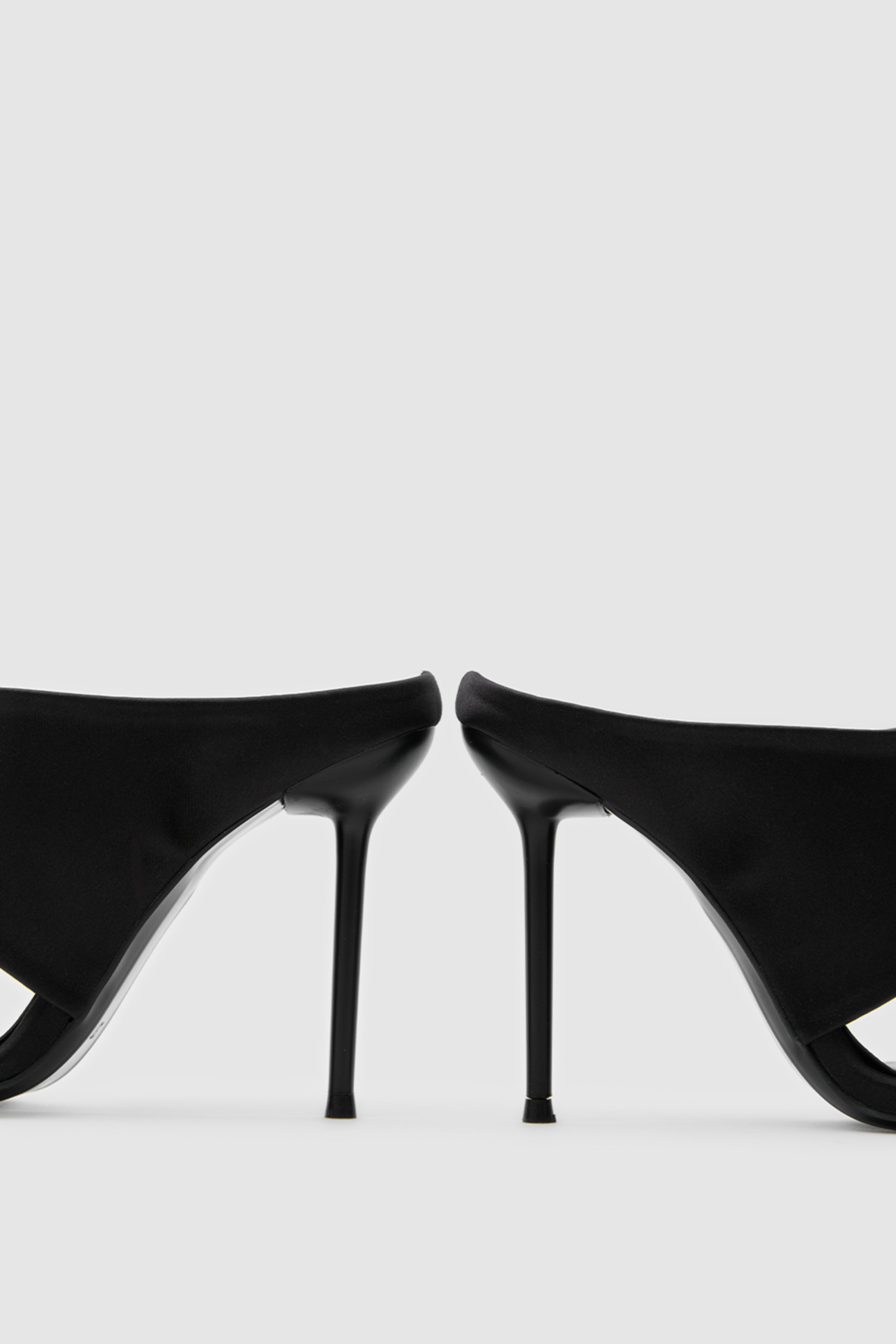 SUVEA C Shape Luxe Heels