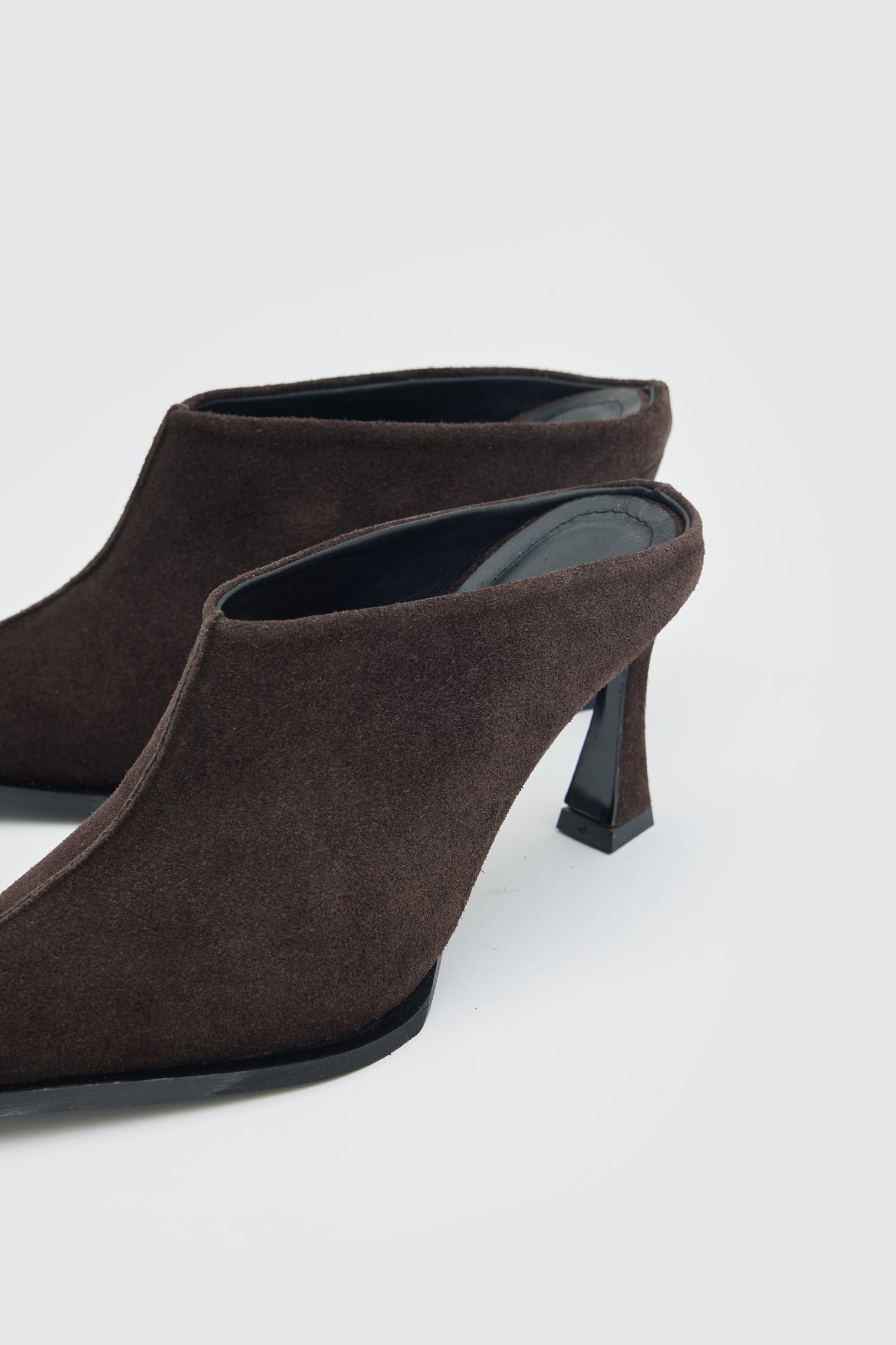 OGGO SUVEA SÜET HAKİKİ DERİ TOPUKLU AYAKKABI