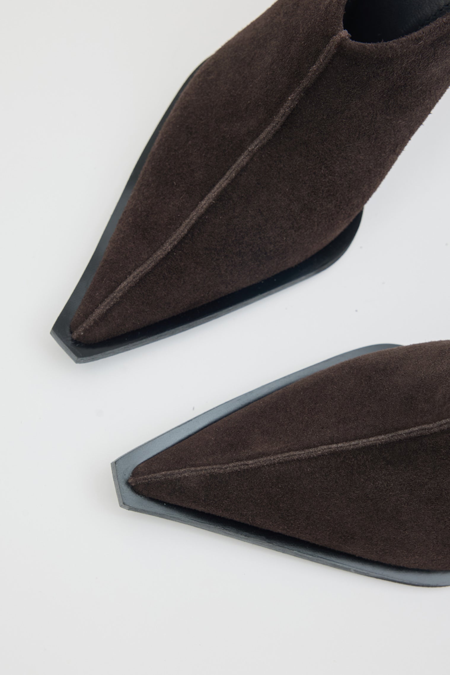 OGGO SUVEA SÜET HAKİKİ DERİ TOPUKLU AYAKKABI