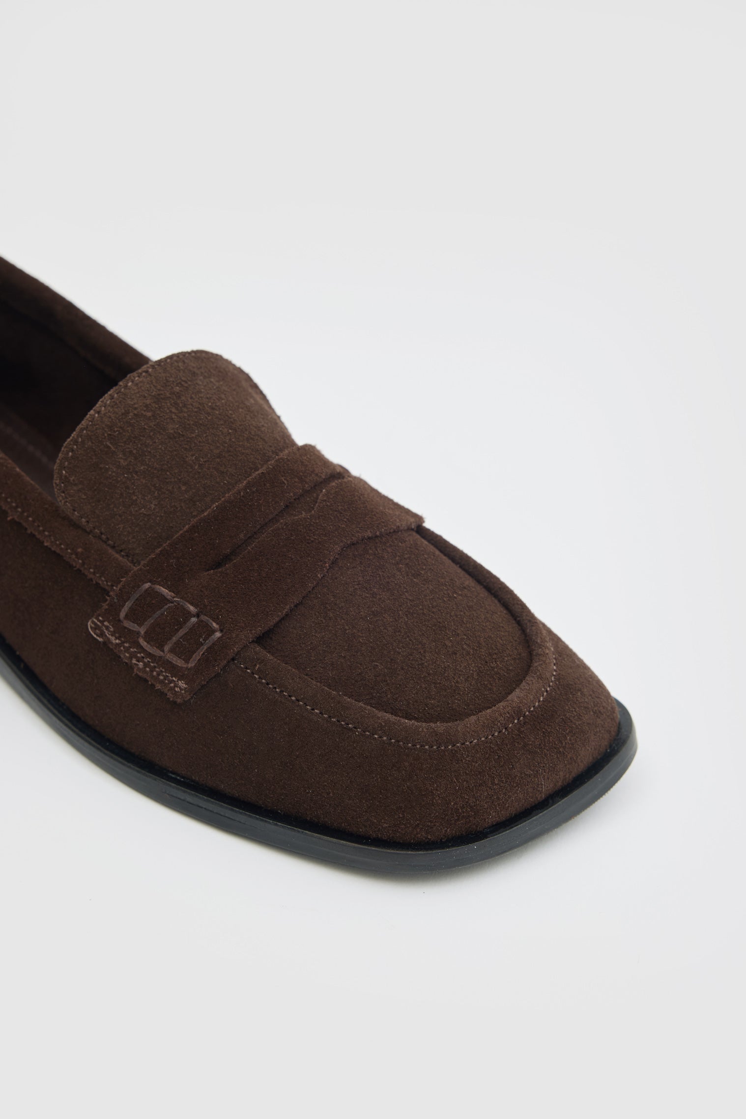 SUVEA EIRO Suede Loafer