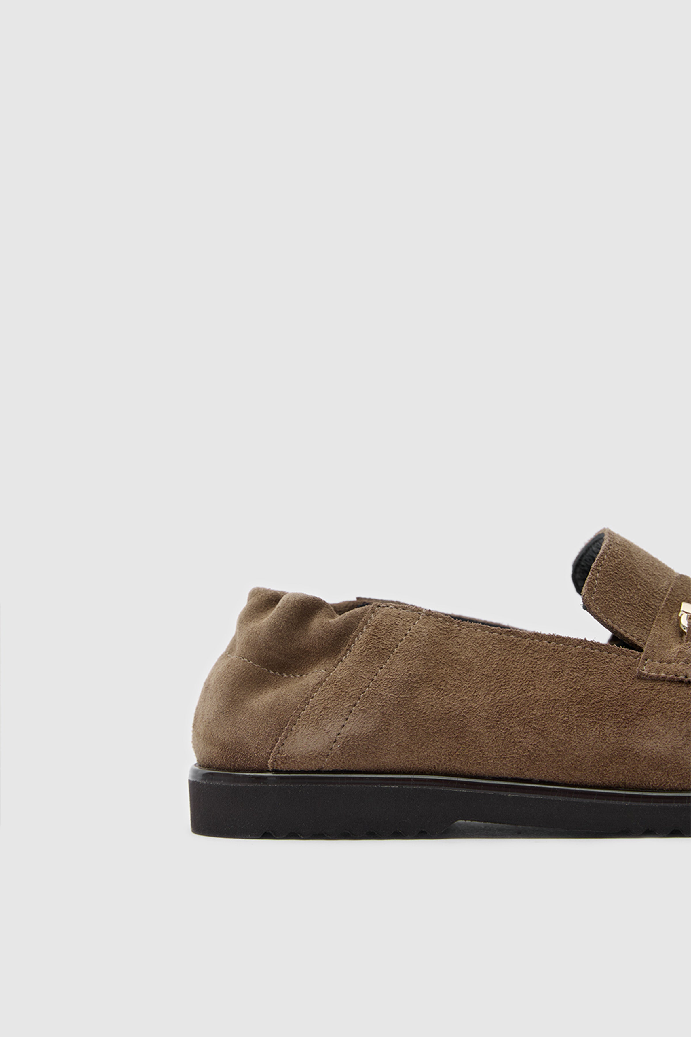 SUVEA ARIO Suede Loafer
