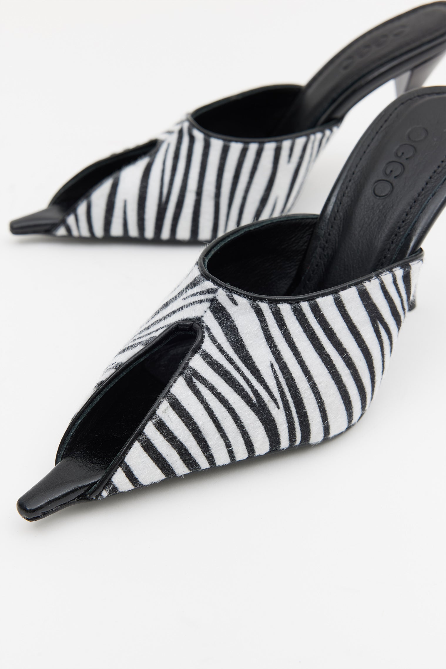 OGGO SUVEA ZEBRA HAKİKİ DERİ TERLİK