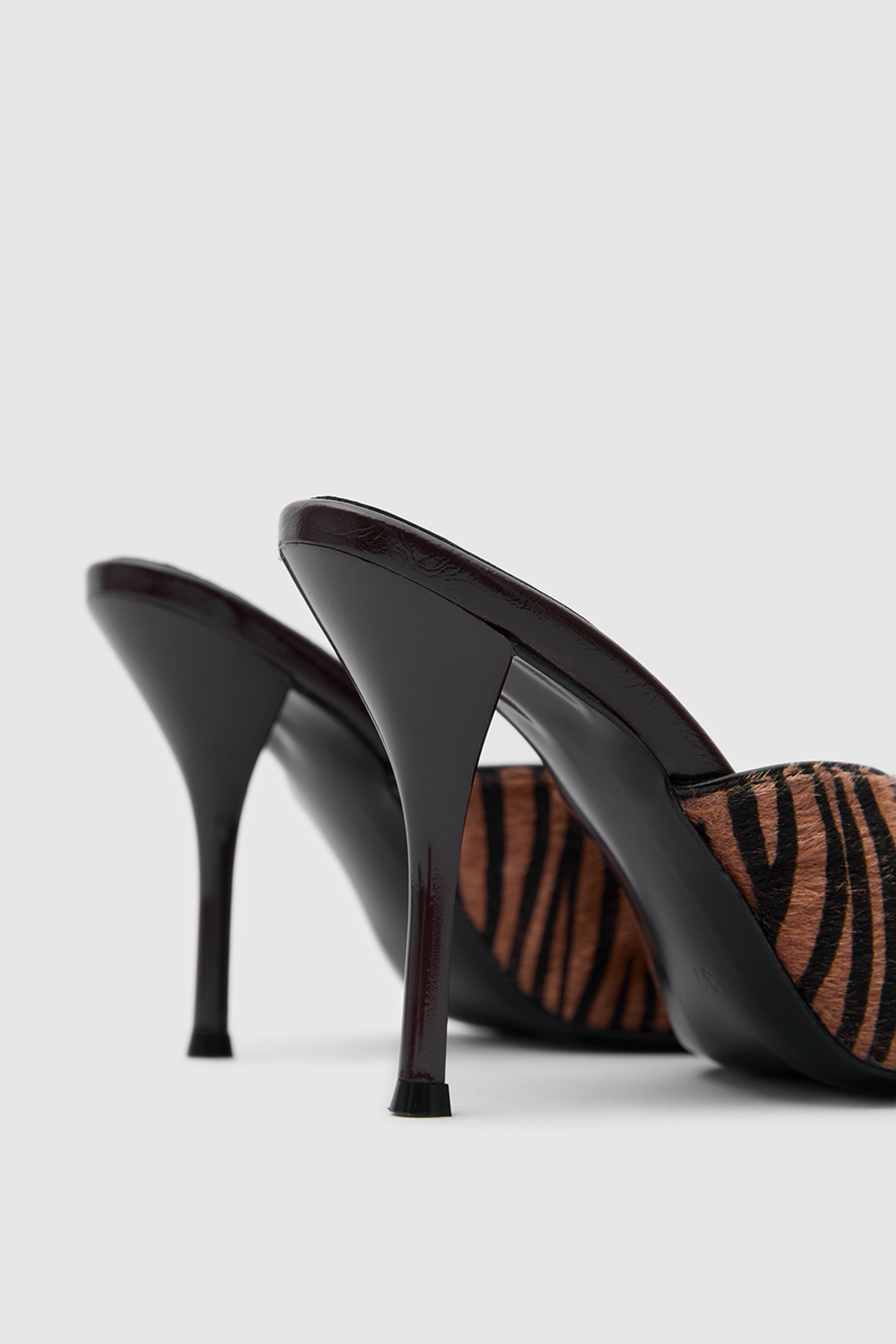 SUVEA AELA Leather Heeled