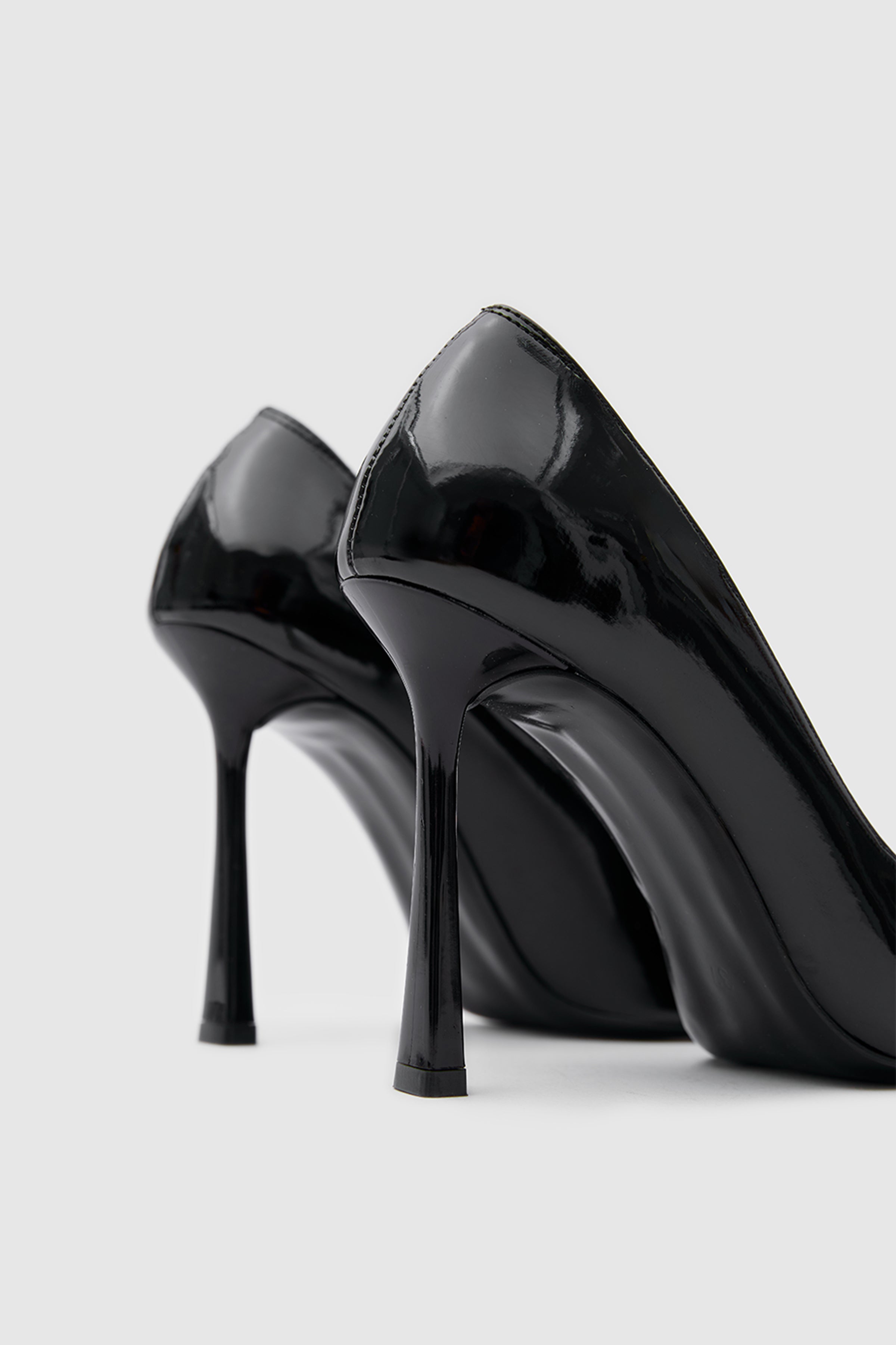 SUVEA AVEN Patent Leather Stiletto