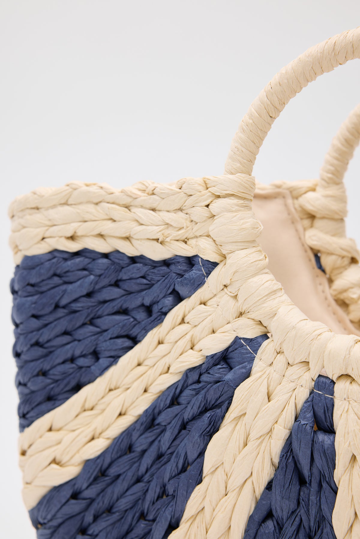 Oggo Büyük Boy Lacivert Hasır Örgü Saplı, El ve Çapraz Çanta