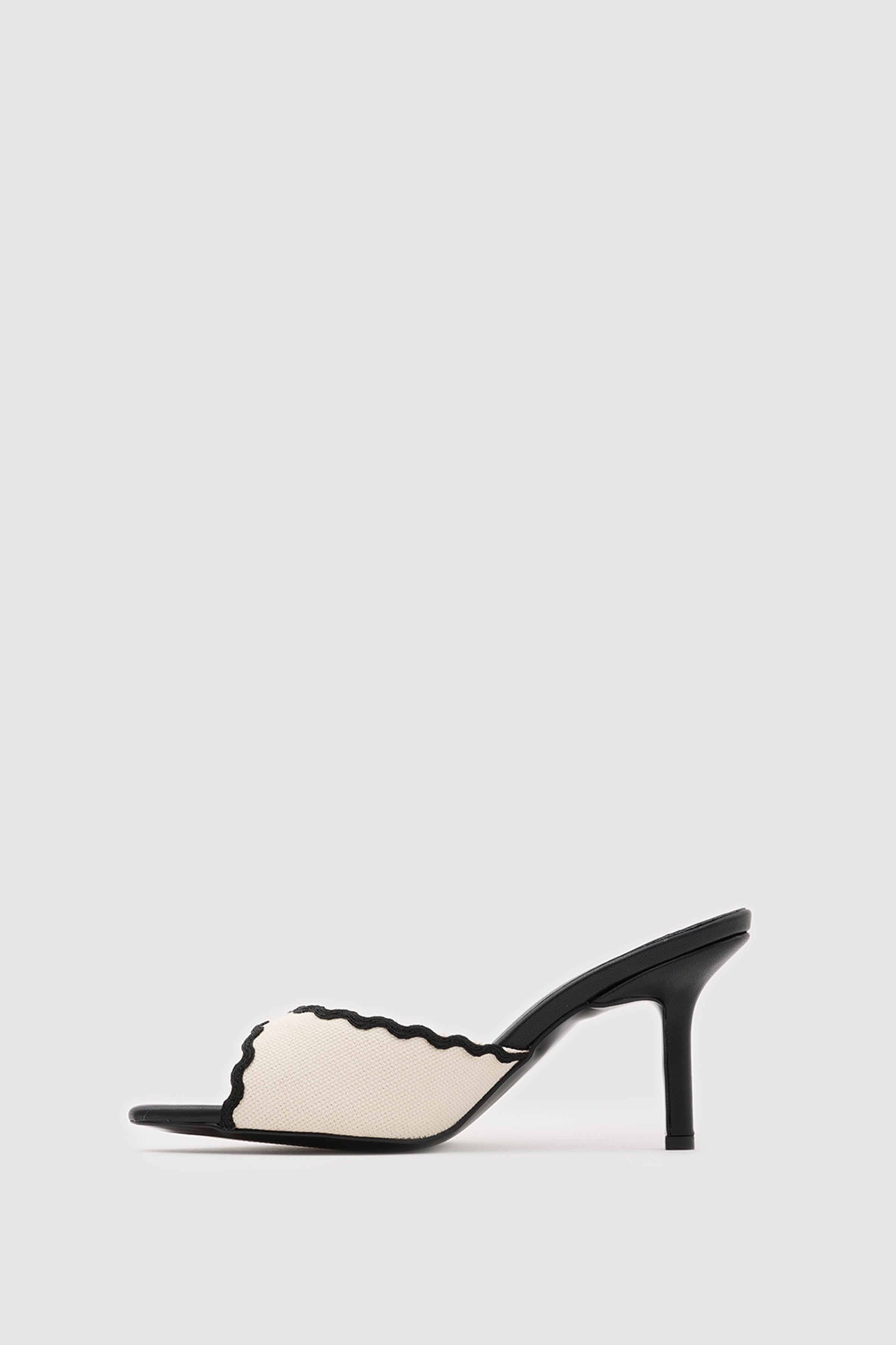 SUVEA WAVY Shape Heels